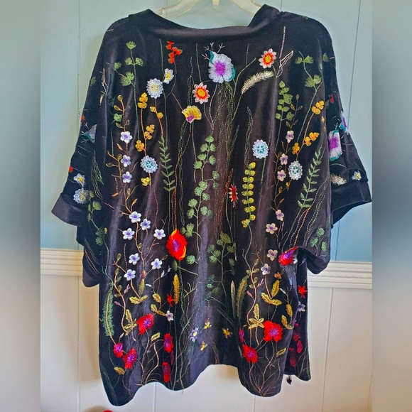 Steve Madden Velvet Floral Embroidered Kimono NWT - Picture 2 of 6